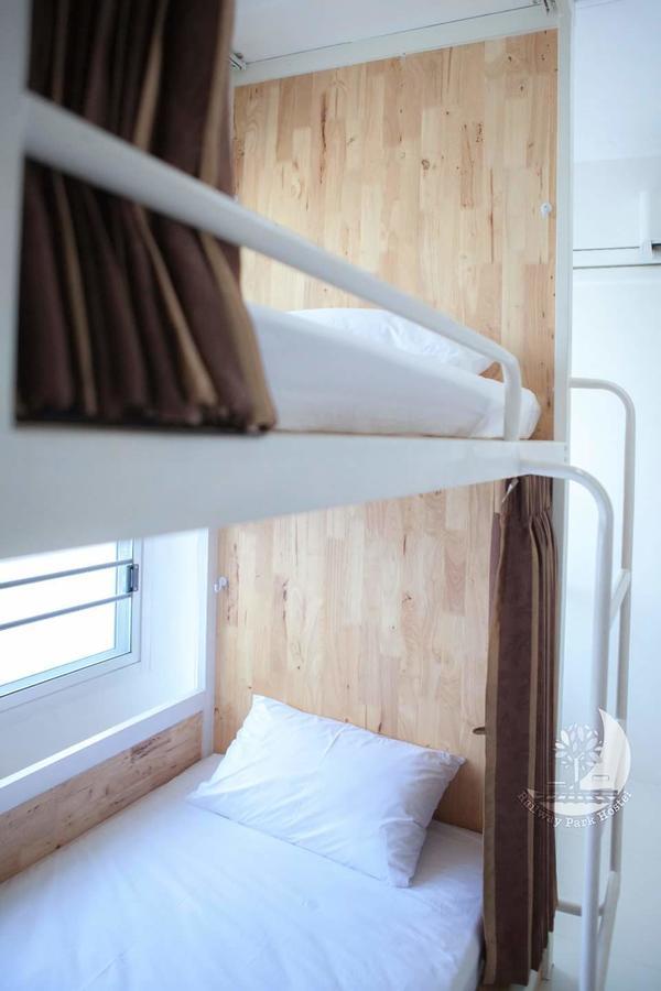 צ'יאנג מאי Railway Park Hostel מראה חיצוני תמונה
