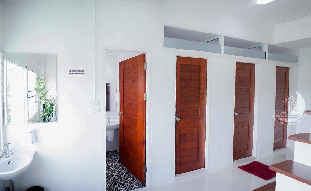 צ'יאנג מאי Railway Park Hostel מראה חיצוני תמונה