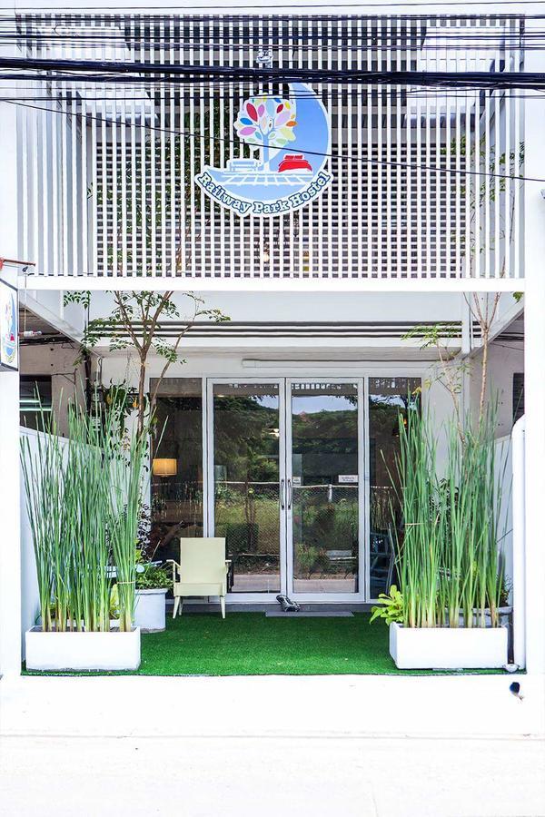צ'יאנג מאי Railway Park Hostel מראה חיצוני תמונה