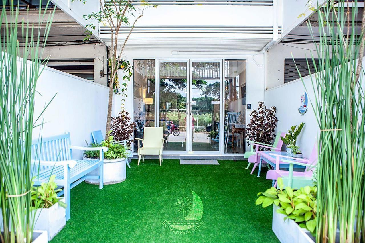 צ'יאנג מאי Railway Park Hostel מראה חיצוני תמונה
