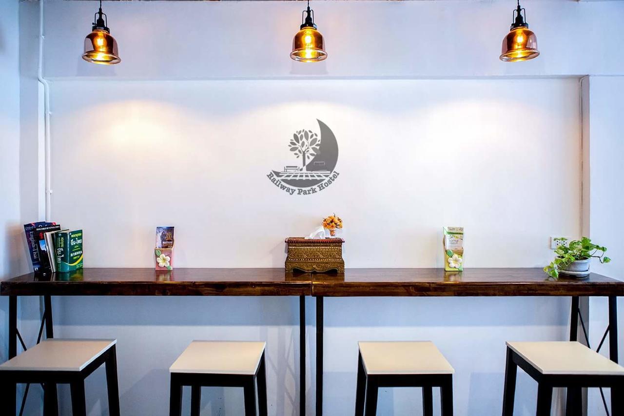 צ'יאנג מאי Railway Park Hostel מראה חיצוני תמונה