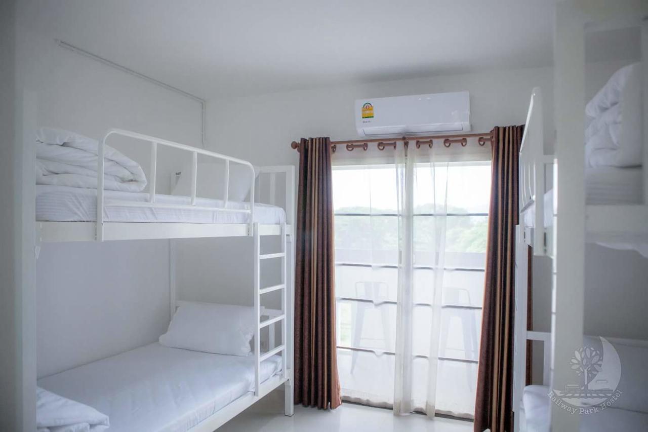 צ'יאנג מאי Railway Park Hostel מראה חיצוני תמונה