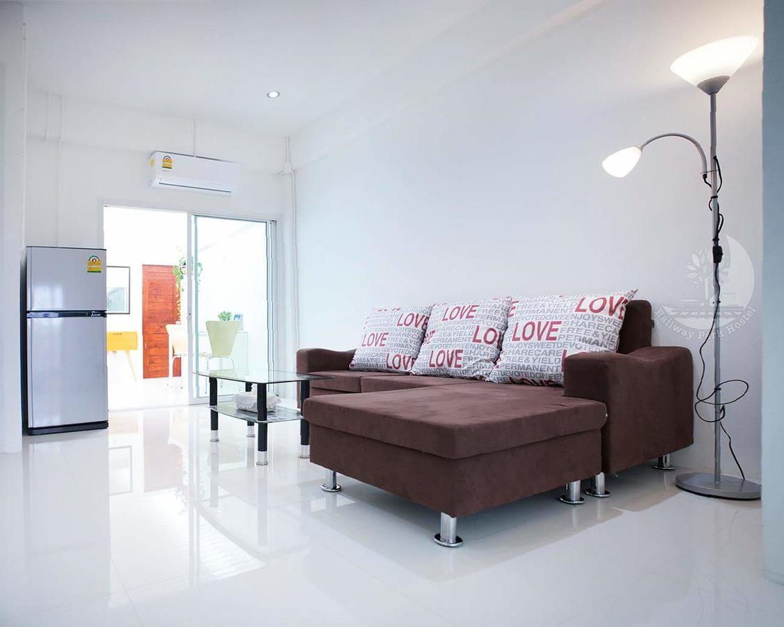 צ'יאנג מאי Railway Park Hostel מראה חיצוני תמונה