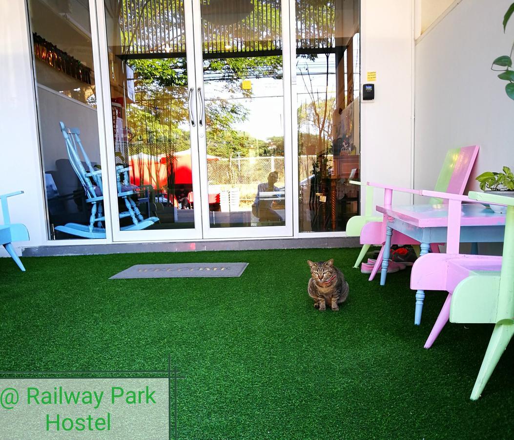 צ'יאנג מאי Railway Park Hostel מראה חיצוני תמונה